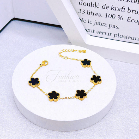 Five-Leaf Clover Bracelet With Black Shell