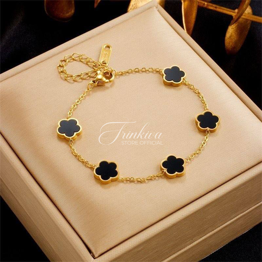 Five-Leaf Clover Bracelet With Black Shell
